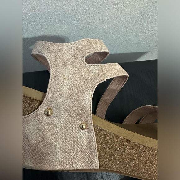 Volatile Euphoria Blush Snake Print Wedges - Picture 8 of 10